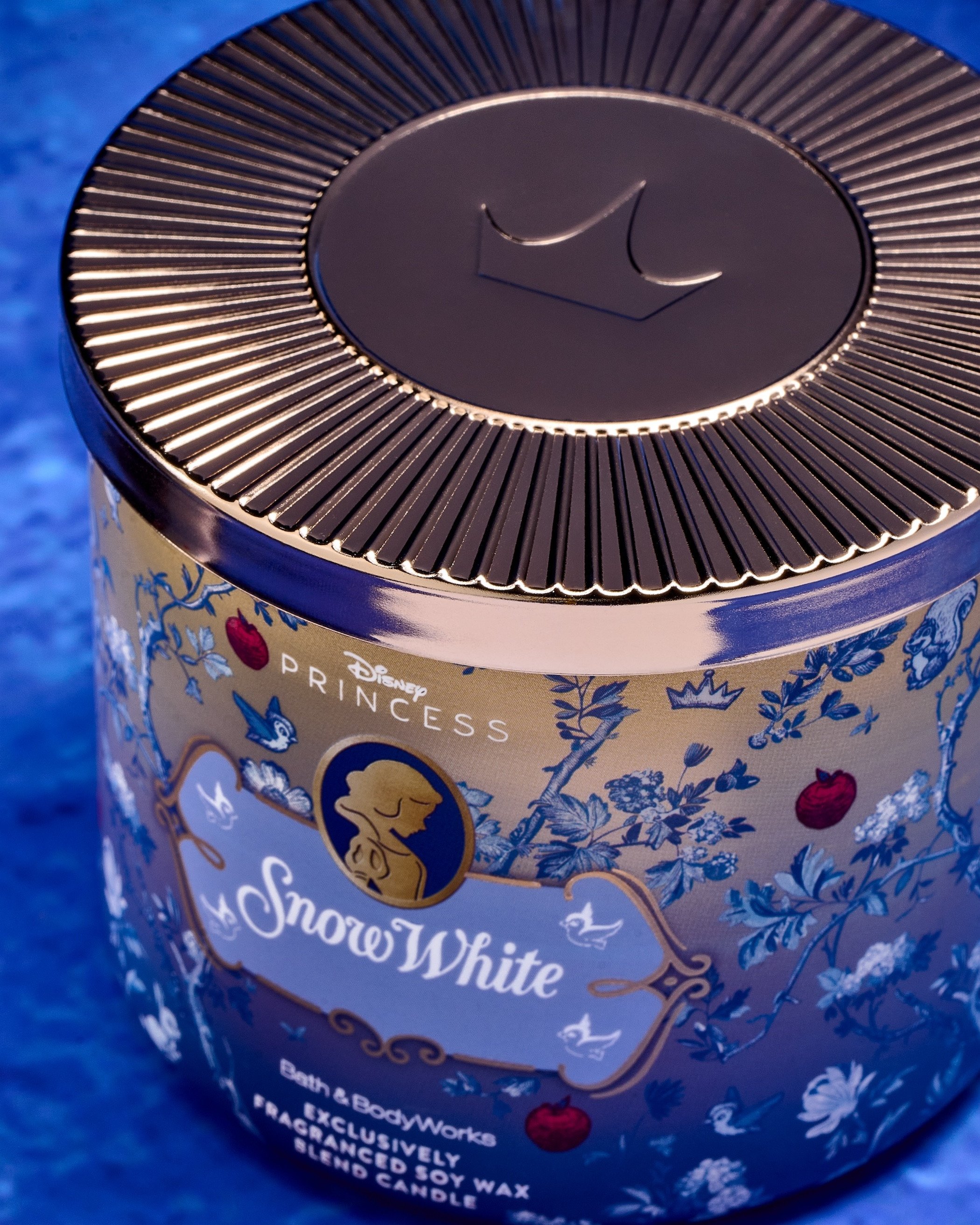 Snow White 3-wick candle from the Disney Princess Collection